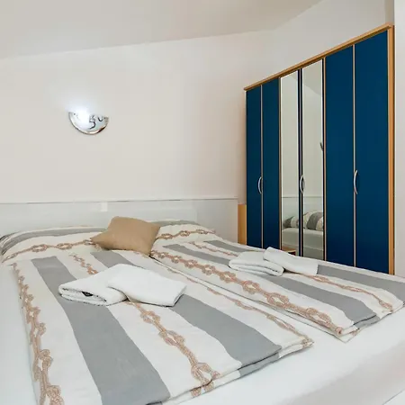 Antic Apartment *