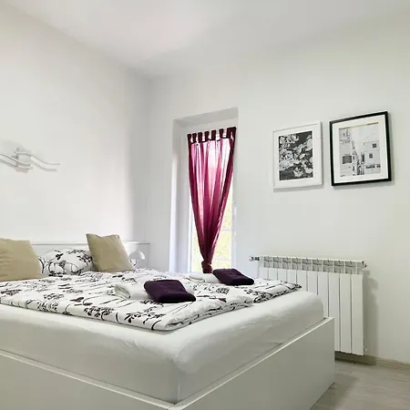 Antic Apartment *