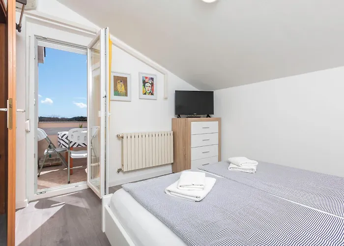 Antic Διαμέρισμα Πούλα