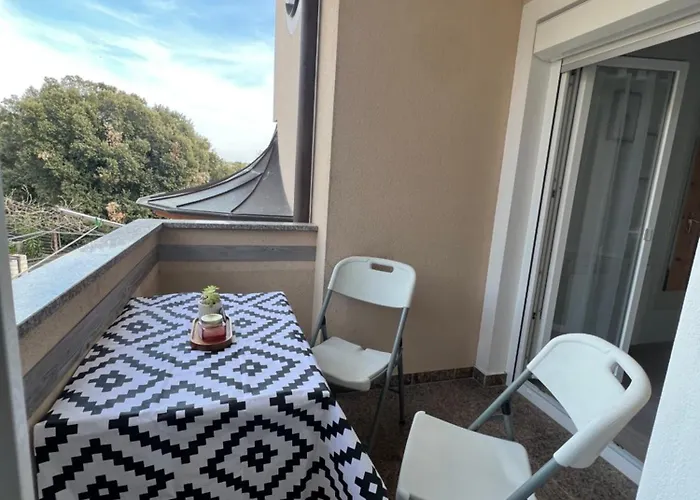 Antic Διαμέρισμα Πούλα