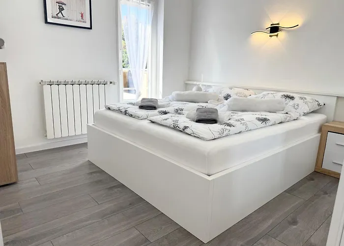 Antic Διαμέρισμα Πούλα